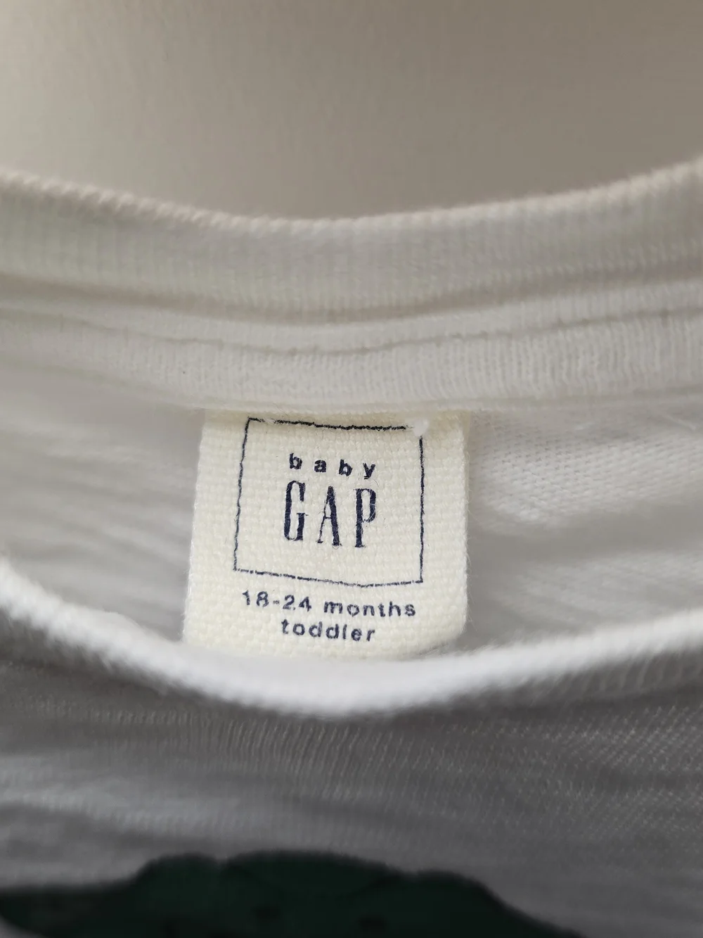 GAP Kids White T-Shirt with Green Dinosaur Graphic Soft Cotton.